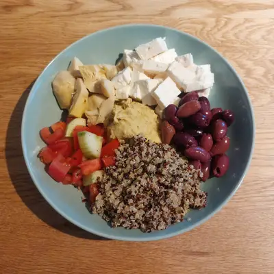 Mediterranean Bowl with Quinoa and Hummus