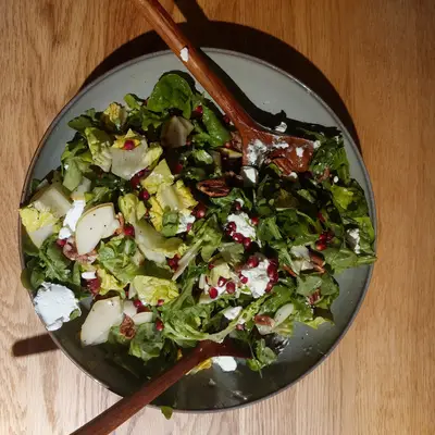 Pear Salad with Pomegranate and Pecans